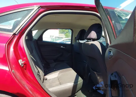 2014 Ford Focus Se z USA, uszkodzony, nr VIN 1FADP3F28EL275604